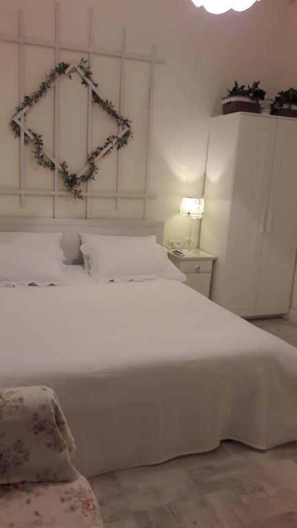 Romantic Apartment On Rynok Square With Air-Conditioning Lviv Eksteriør billede